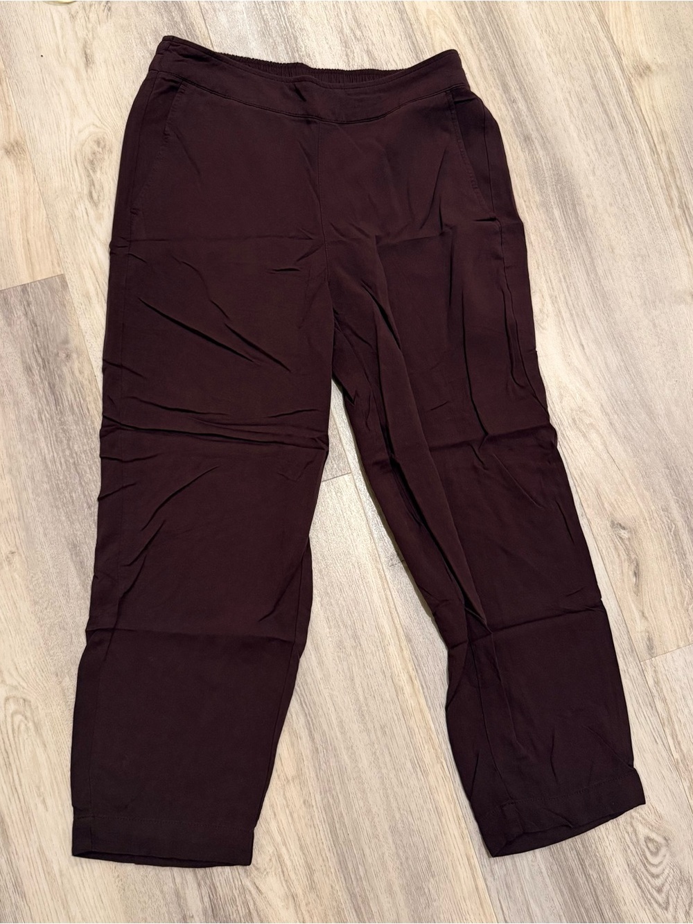 Old Navy Women's Cropped Pants in Deep Plum M Petite